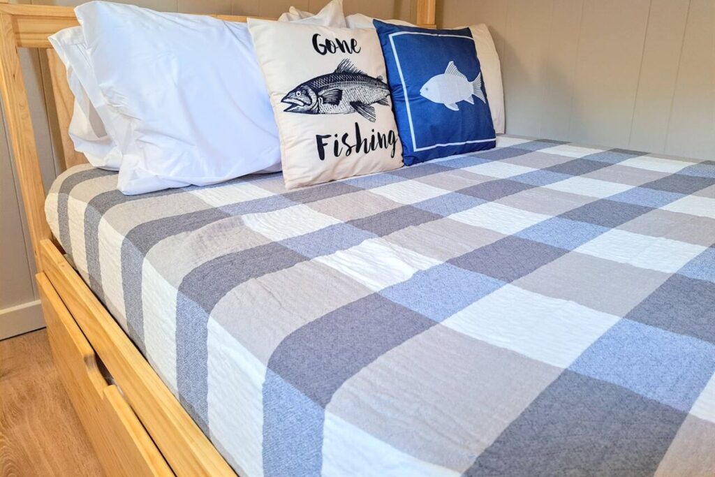 7421b853371a481ea06f9b1cfe940bae-Large