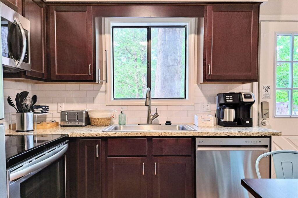 b87eb0e72092496f8d7703b767003558-Large